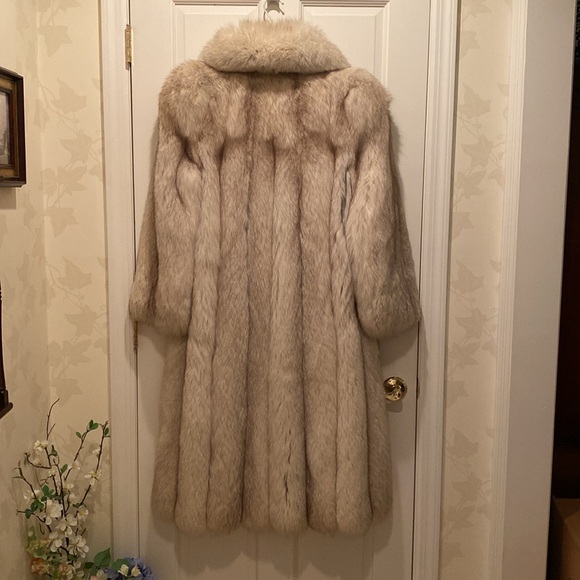 Saga Furs Blue Fox fur coat - Picture 2 of 6